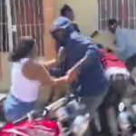 A pedradas y trompadas se enfrentaron vendedores del mercado en Dajabón